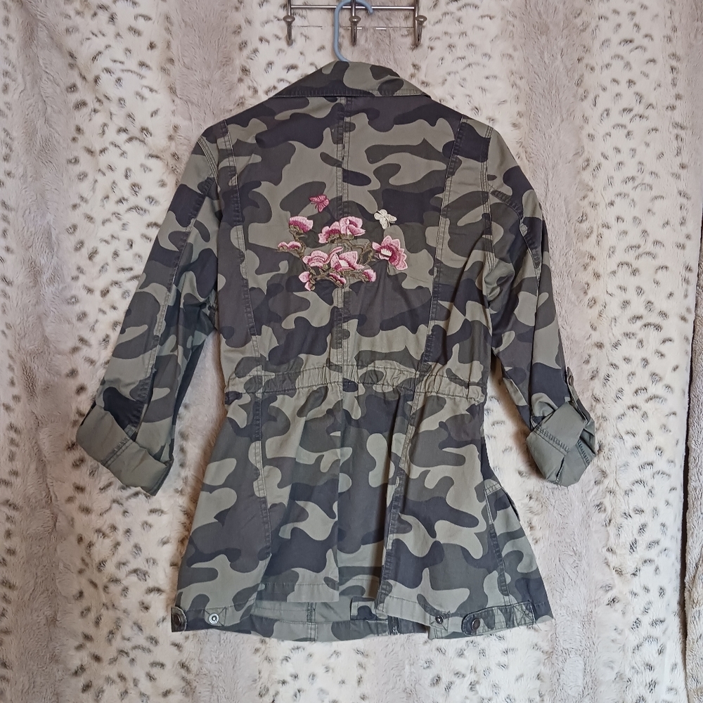 Lightweight Zip Front Jacket. - Picture 2 of 9